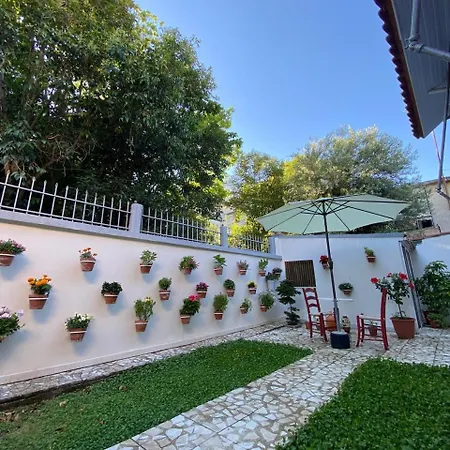 Apartamento Ramo's Charming With Sunlit Veranda - 1st *