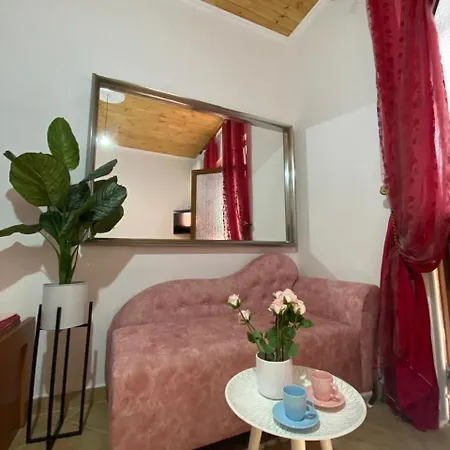 Ramo's Charming With Sunlit Veranda - 1st Appartement Vlorë