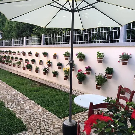 Ramo's Charming With Sunlit Veranda - 1st Apartman Vlora