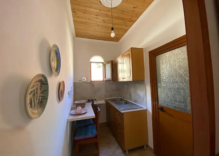 Ramo's Charming With Sunlit Veranda - 1st * Vlorë