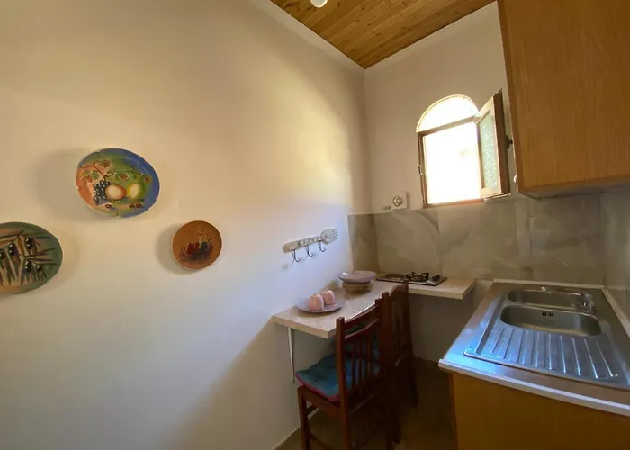 Ramo's Charming With Sunlit Veranda - 1st *