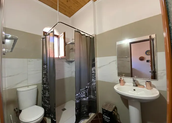 Ramo's Charming With Sunlit Veranda - 1st Appartement