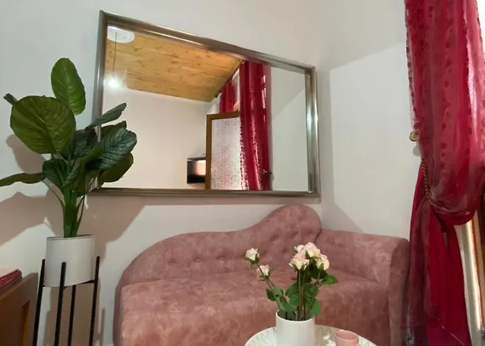 Ramo's Charming With Sunlit Veranda - 1st Appartement Vlorë