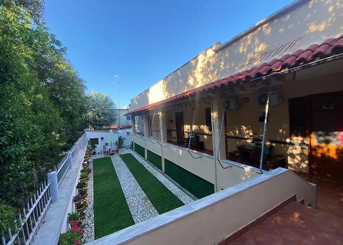 Ramo's Charming With Sunlit Veranda - 1st