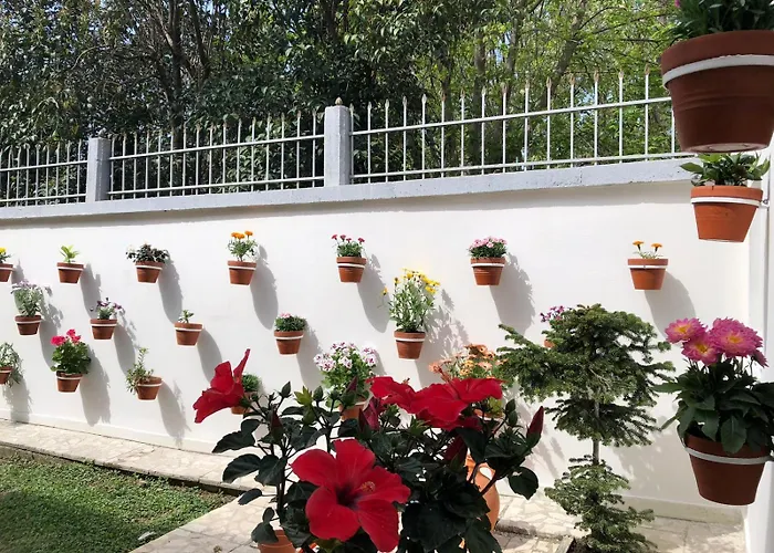 Ramo's Charming With Sunlit Veranda - 1st