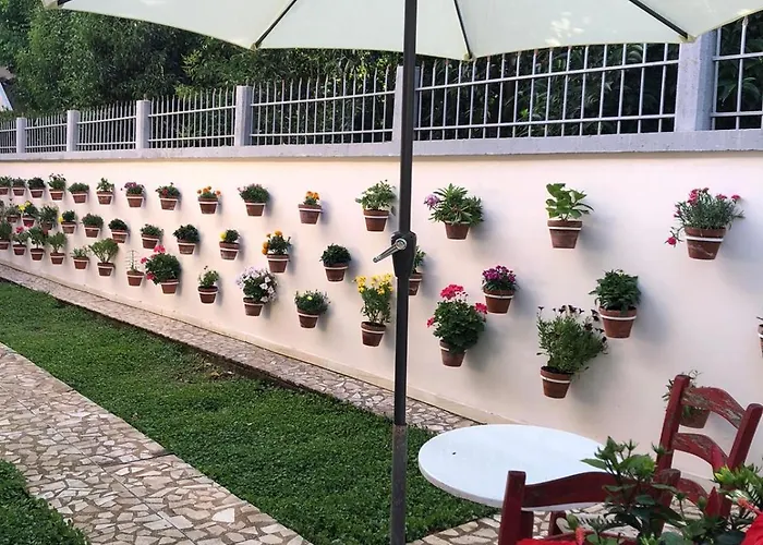 Ramo's Charming With Sunlit Veranda - 1st Appartement Vlorë