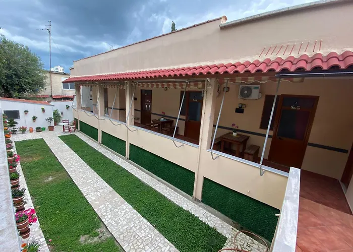 Ramo's Charming With Sunlit Veranda - 1st Vlorë