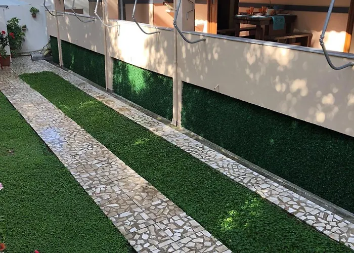 Ramo's Charming With Sunlit Veranda - 1st